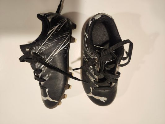 Puma Soccer cleats size 10 toddler 10 (Lil' Kid)