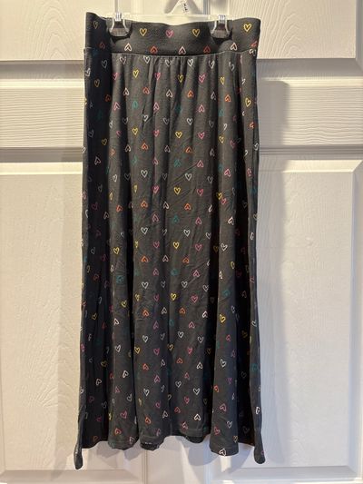 Cat & Jack Long gray skirt with colorful hearts 7-8