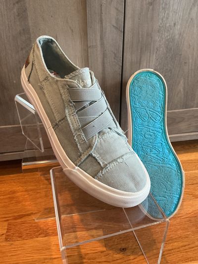 Blowfish Malibu Slip on gray sneakers size 8 8 (Adult)