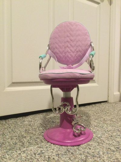Our Generation Salon chair for 18 inch doll goes up n down