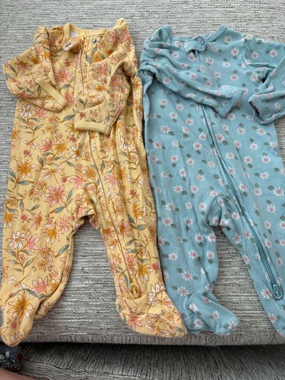 Carters Size 3 months zip up pjs 0-3 Months