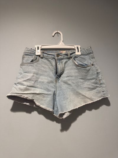 Levi Strauss size 18 High rise light denim shorts 14-16
