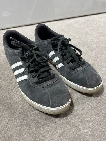 Adiddas EUC Dark gray suede 9 (Adult)