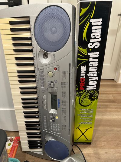 Yamaha keyboard Yamaha PSR-275 Portatone keyboard with stand