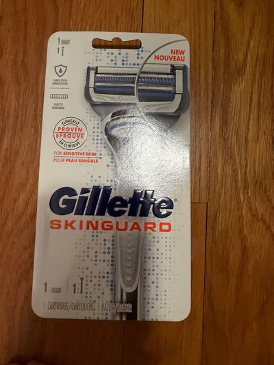 Gillette New- skinguard shaver