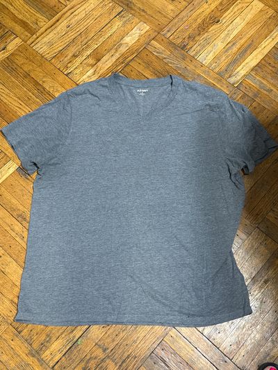 Old navy gray v neck t shirt T shirt Men's - XL