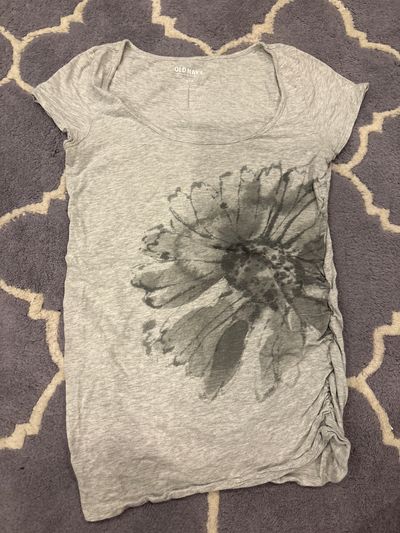 Old Navy 10 Gray scoop neck maternity t shirt Women's - S
