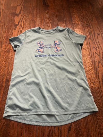 Under Armour short sleeve top  10-12