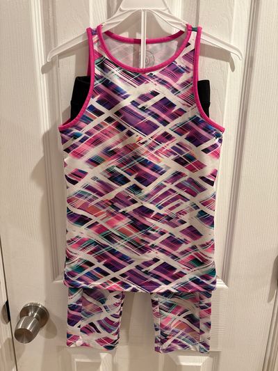 SO 2 piece workout set with sleeveless dry fit top and capri pants 7-8