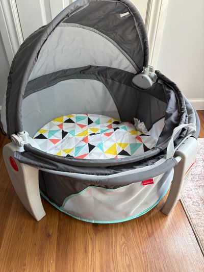 Fisher price Portable bassinet on the go baby dome no toys retails over $150