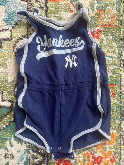 Yankees romper Great condition. SFPF home 3T