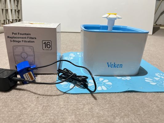 Veken Auto water fountain for pets. New 16 filters and mat