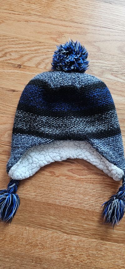 Capelli New York The functional hat with earflaps keep head & ears warm size 5-6
