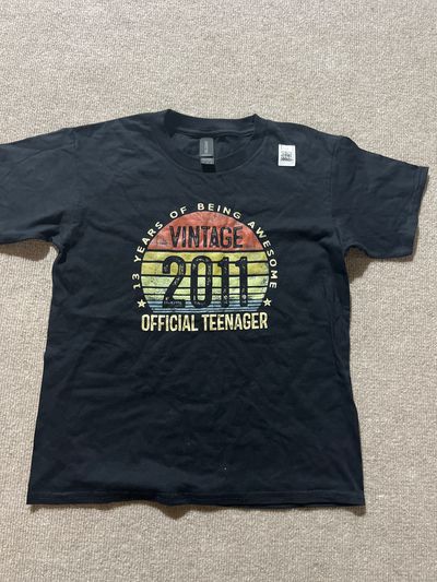 Gildan NEW tshirt "born 2011" Unisex 10-12