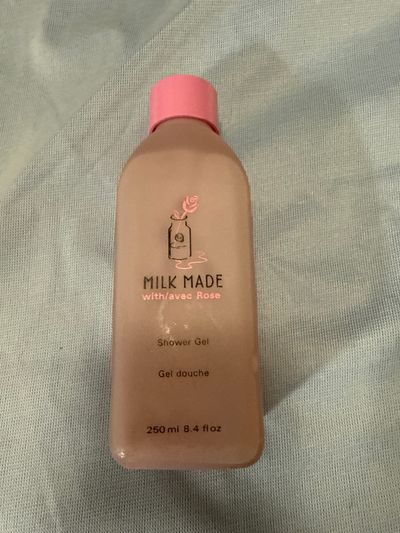 Avon 8.4 ounce milk made Rose shower gel