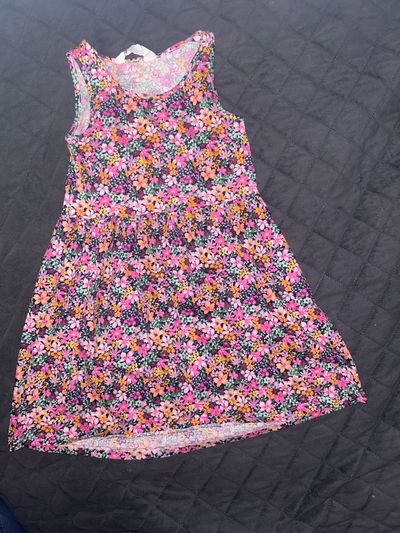 H&M size 5T/6 Floral dress black details 6T/6