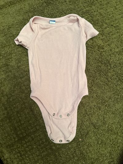 Old navy Short sleeve onesie 12-18 Months
