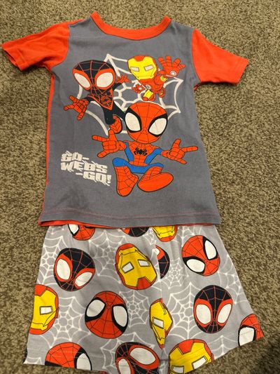Marvel pajamas outfit short sleeve  5T/5