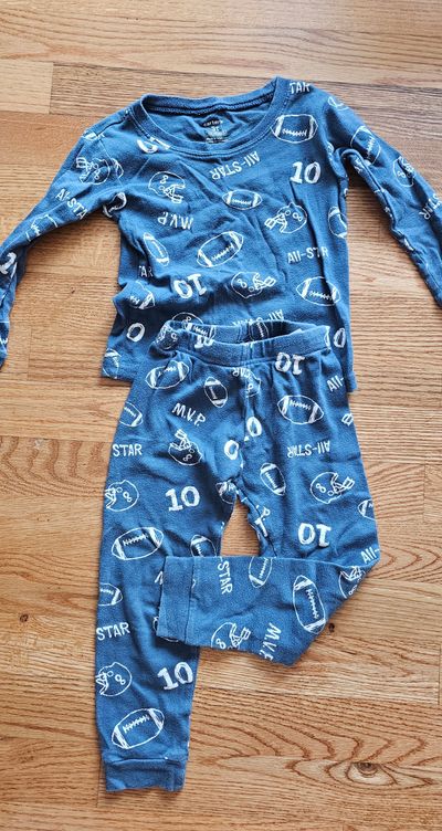 Carter's Good condition perfect for football fan football-themed prints 3T