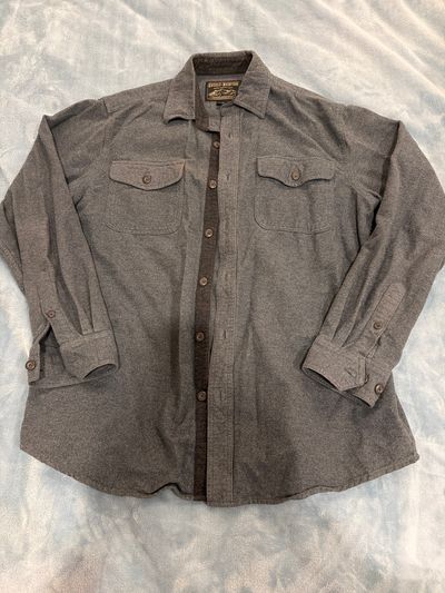 Grizzly mountain button down flannel  Men's - L