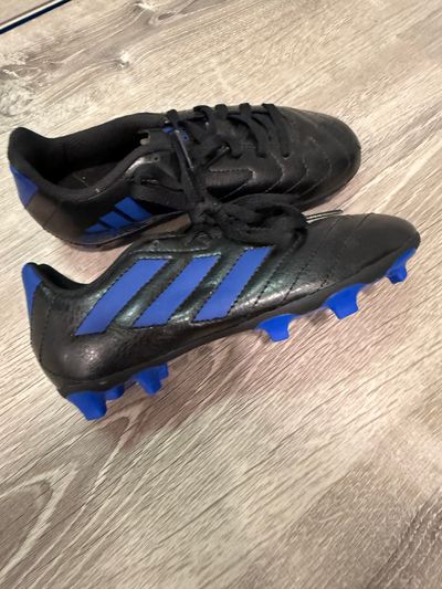 Adidas Blue and black adidas soccer cleats with laces barely worn!!! 2 (Big Kid)