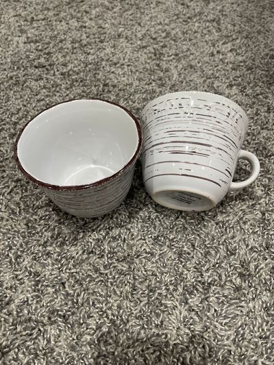 Pfaltzgraff 2 mugs, microwave and dishwasher safe