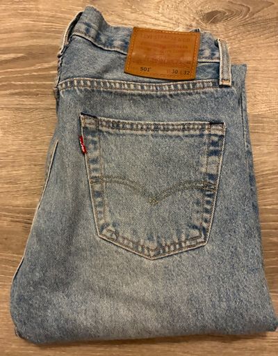 Levi Strauss Jeans style 501 light blue size30x32 14-16