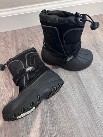 Totes snow boots never worn size 7 snow boots 7 (Toddler)