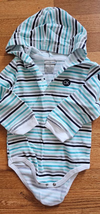 Calvin Klein Jeans Brand New without Tag boy bodysuit with hoodie soft n comfortable 2T