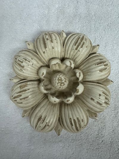 Beautiful Flower Wall Hanging. 5 inches with hook Beautiful Flower Wall Hanging. 5 inches with hook on back to hang