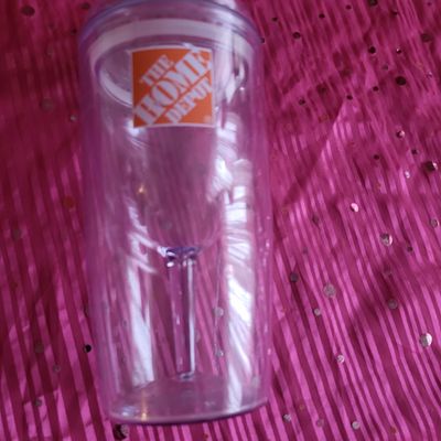 Home Depot Wine class with lid -plastic