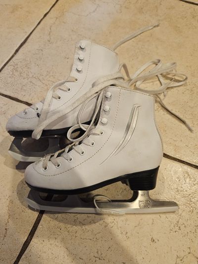 Cascade Lake Placid Girls Ice Skates (Size 2)