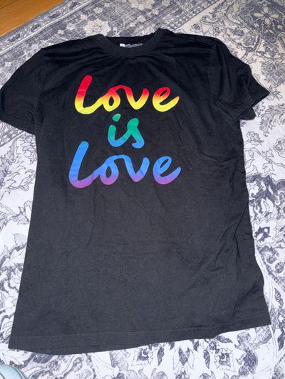 Target Love is love black t shirt Women's - M