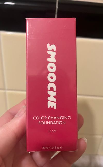 NEW in box Smooche color changing foundation Spf15 Korean skin care with self adjusting pigments