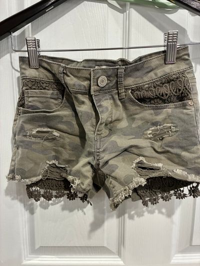 SO camo shorts adjustable waist adjustable waist 10-12