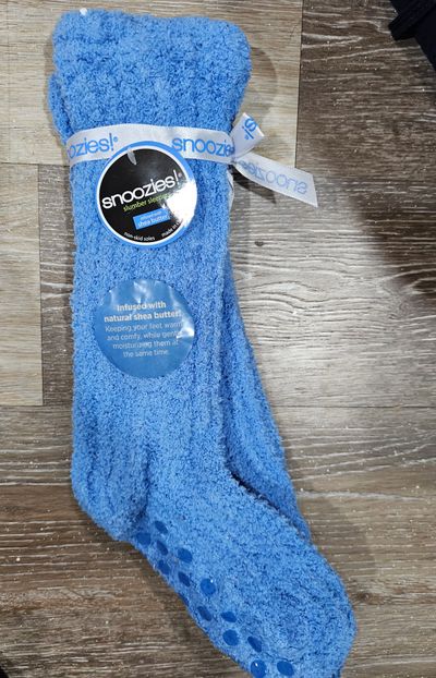 Snoozies NWT cozy socks Women's - M