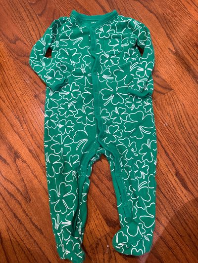 Carters Green shamrock onesie 9mo 9 Months