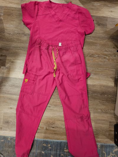 Wonderwink Pink shirt scrub top amd bottom Women's - M