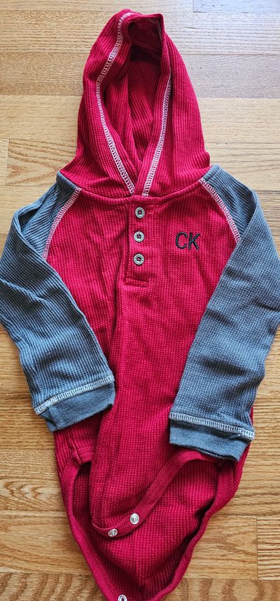 Calvin Klein Jeans Brand New Without Tag boy bodysuit with hoodie soft n comfortable 24 Months