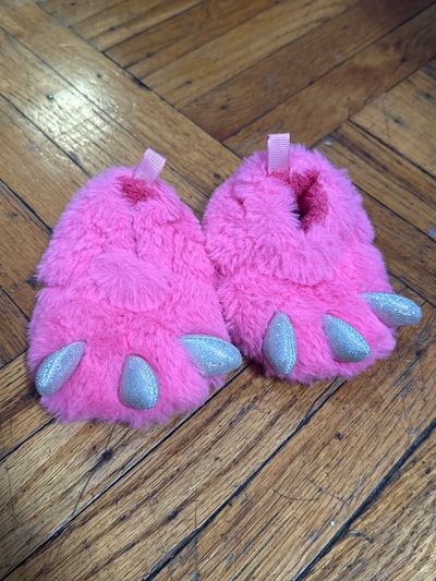 Infant girl pink monster slippers sz 2  2 (Infant Shoe)