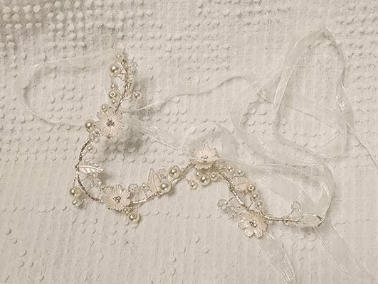 NEW HEADBAND  white pearls and flowers