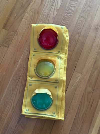Traffic light costume lights up Traffic light costume lights up