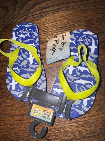 Brand new toddler 5/6 blue shark flip-flops  5 (Lil' Kid)