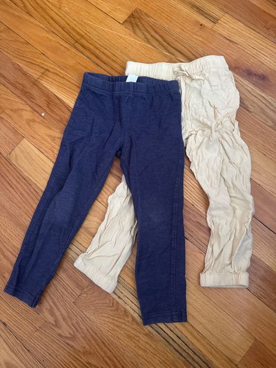 Carters and H&M Lot of long pants jeans and light yellow 4T