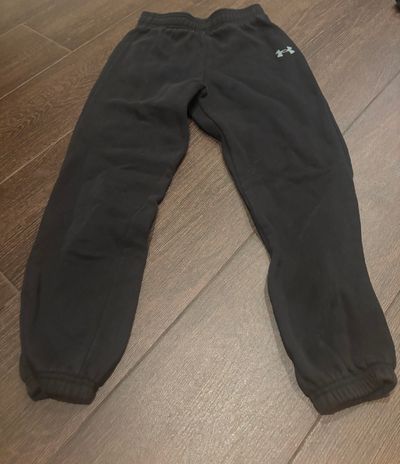 Under Armour youth, medium black sweat sweats  7-8