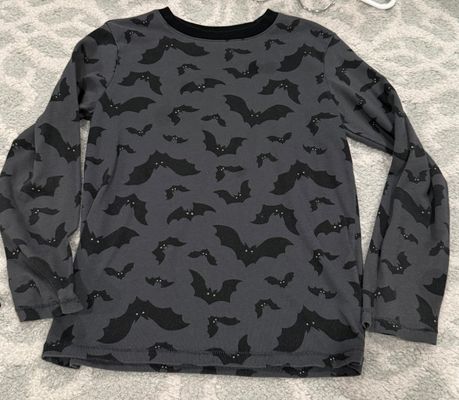 Cat & Jack Black bat long sleeved shirt, size 6/7 6T/6