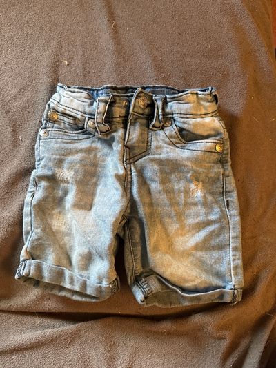 True Religion Light blue jeans with True Religion logo on back pockets 2T
