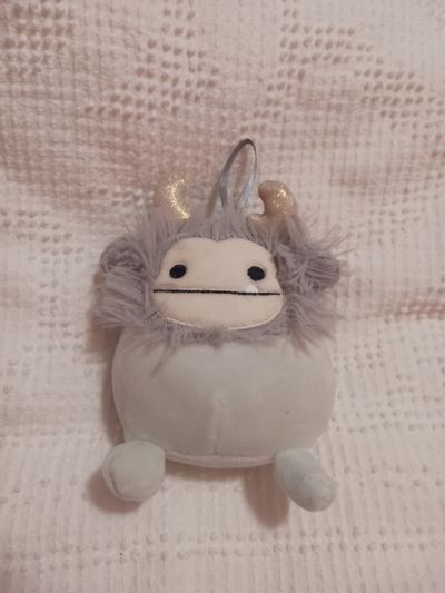 SQUISHMALLOW EVITA YETY