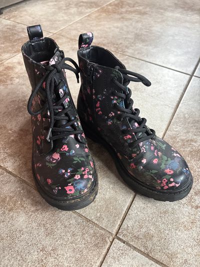 The Childrens Place Black floral ankle boots with zippers on side 3 (Big Kid)