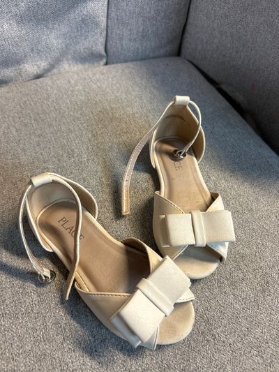Childrens Place White Dress Shoes with Bow 9 (Lil' Kid)